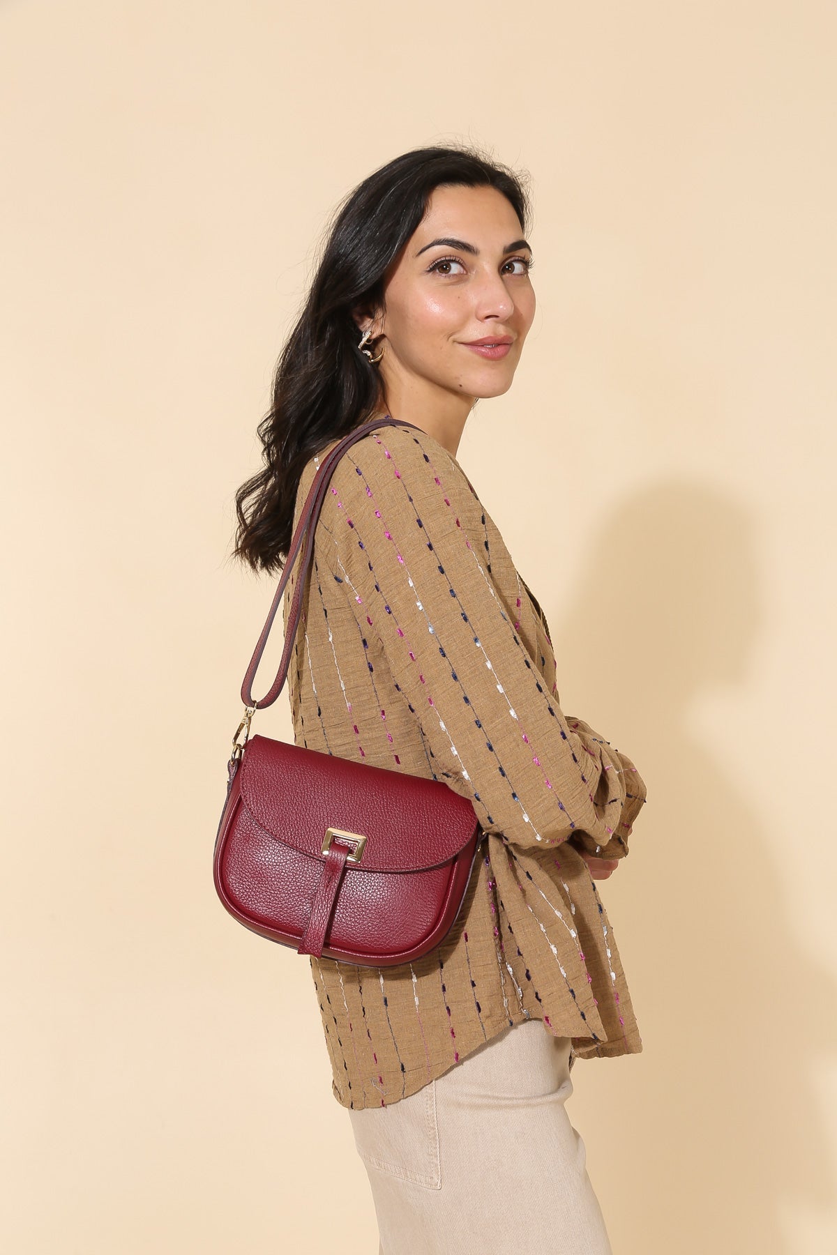 FANTINE crossbody bag in bordeaux grained leather
