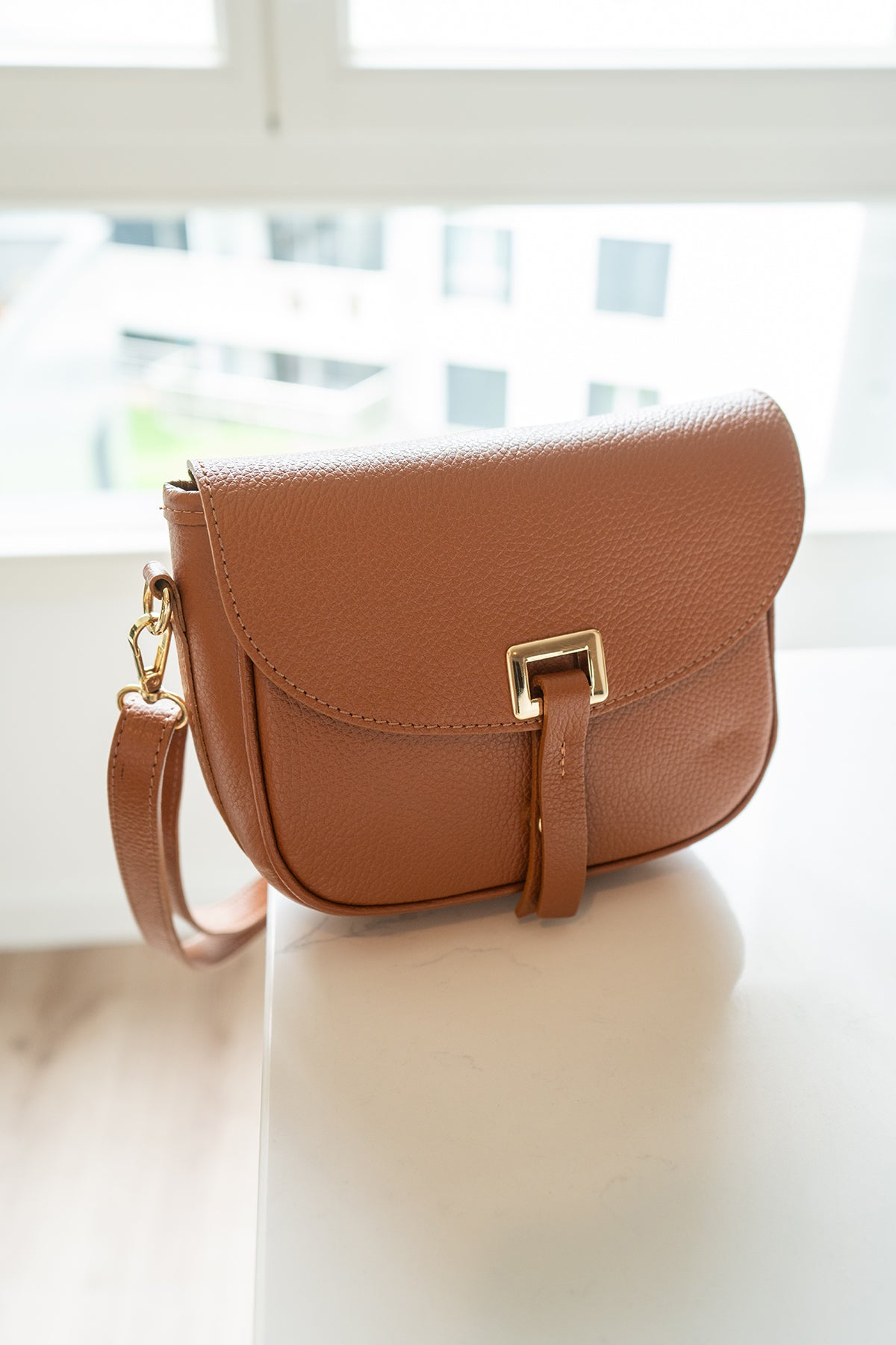 FANTINE crossbody bag in cognac grained leather, worn