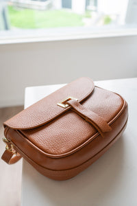 FANTINE crossbody bag in cognac grained leather, worn