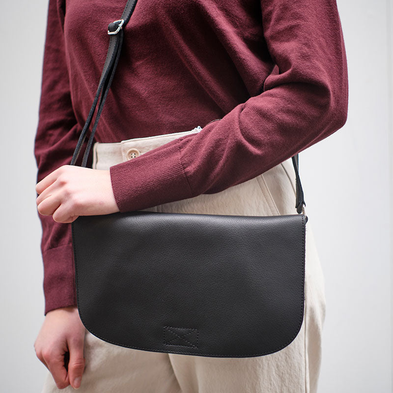 Keecie Lazy Boy black worn