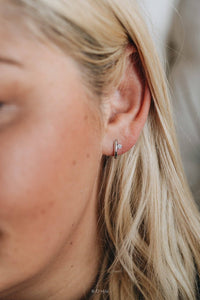 Laudeen | O'Milo | Hugi | Wire Diamond Hoops