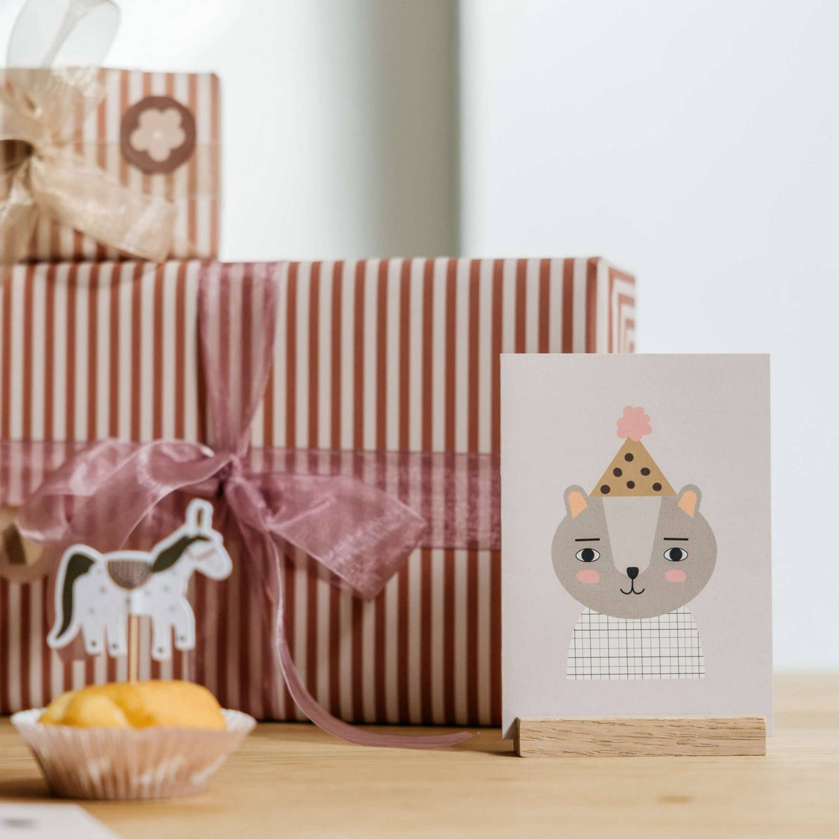 Laudeen | Little Otja | Oak A6 Stand, Display for Cards & Small Prints